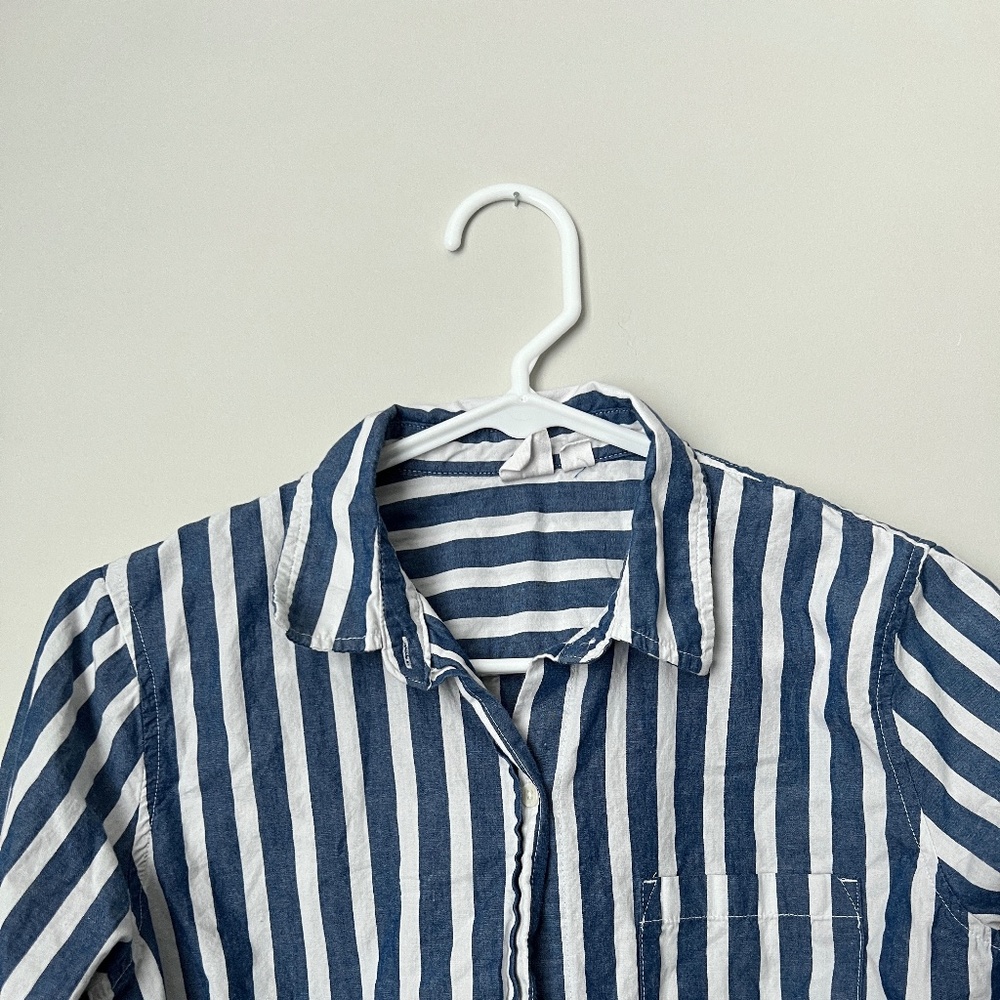 Gap White Blue Button Down Shirt